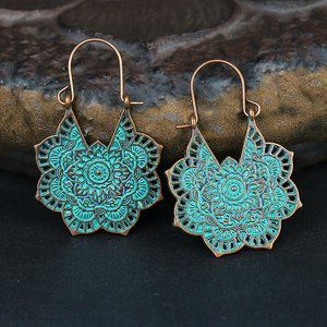 Anthro Bronzetone Patina Star Mandala Drop Earring 650